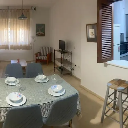 Comfortable And Cozy In The Center Of *